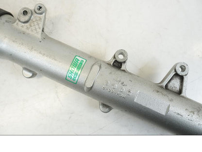 Vänster sida på Gaffelben från en Honda VFR 800 -2003 motorcykel.