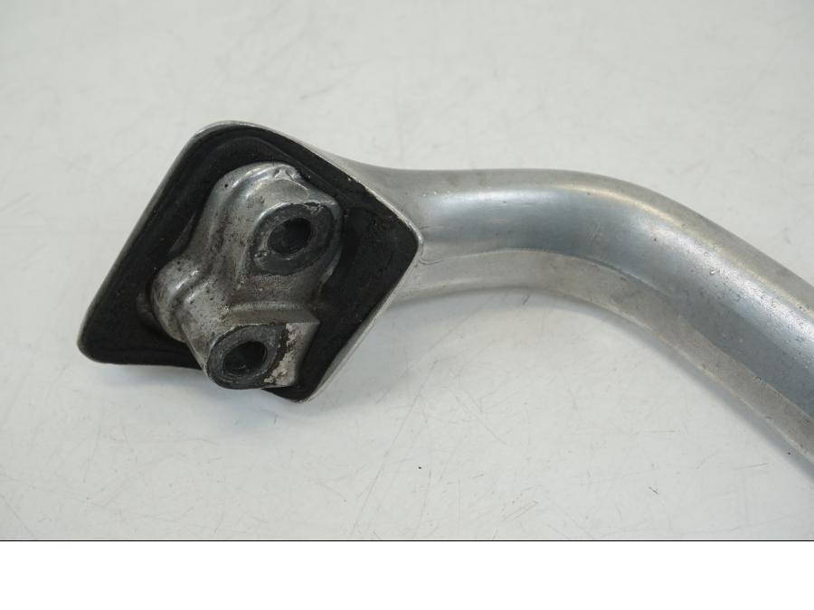 Extrabild5 på Passagerarhandtag från en Honda CB 750 -2002 motorcykel.