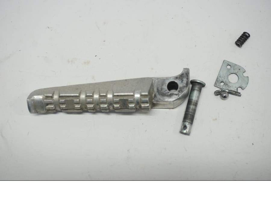 Framsidan på Fotpinne från en Yamaha FZ1-SA -2007 motorcykel.