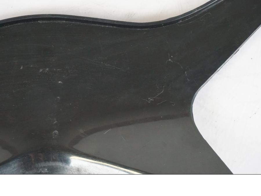 Baksidan på Bakvinge från en Kawasaki ZX-6R -2011 motorcykel.