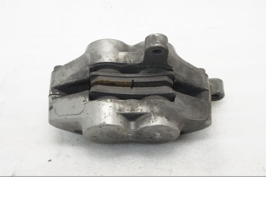 Baksidan på Bromsok från en Yamaha XVZ 13TD -1999 motorcykel.