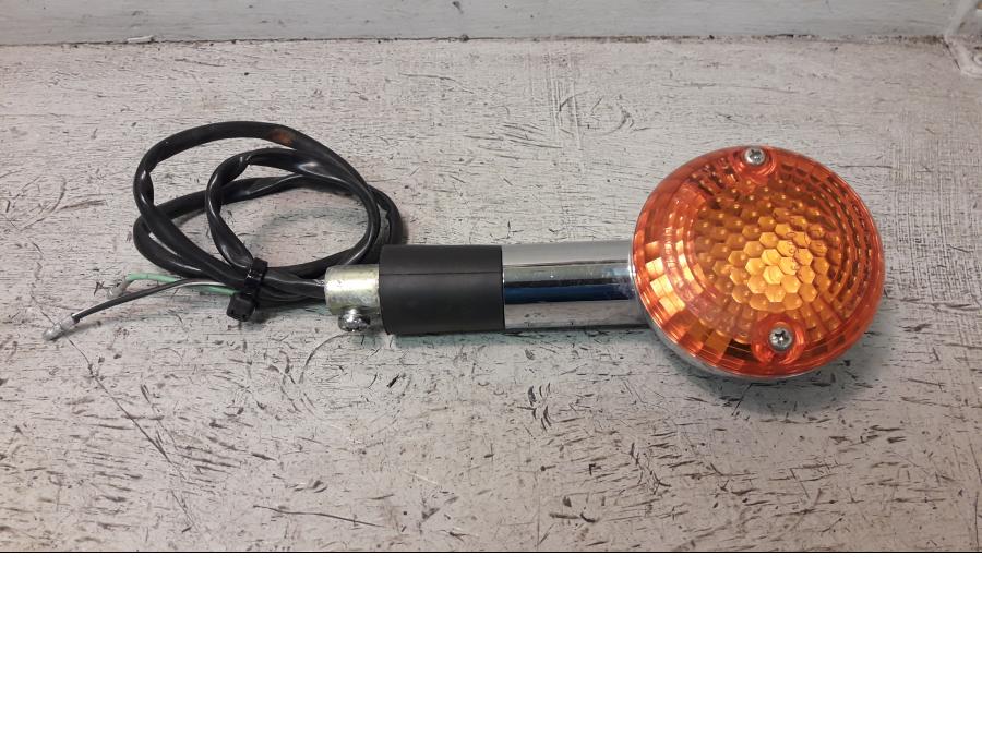 Framsidan på Blinkers från en Suzuki LS 650 -2002 motorcykel.