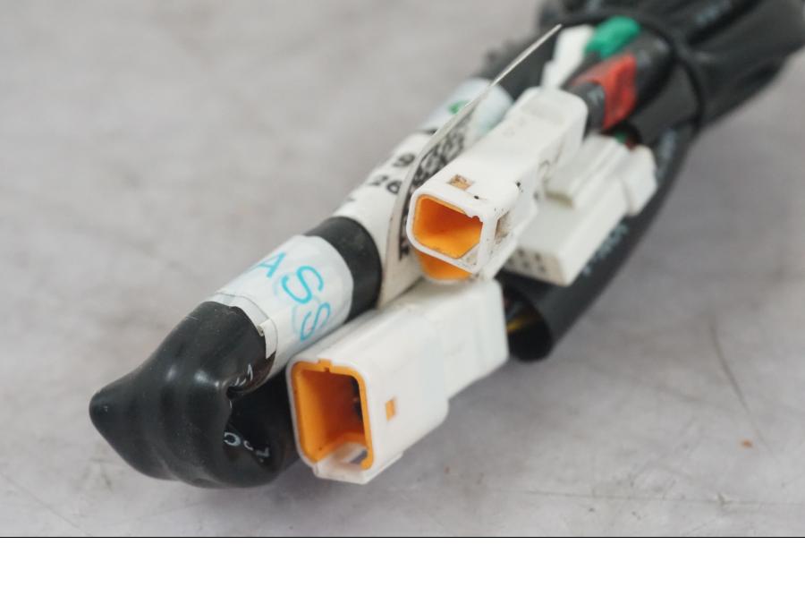 Höger sida på Kablage från en KTM 1290 Super Adventure S -2022 motorcykel.