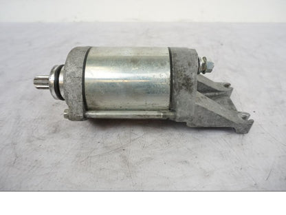 Snett uppifrån på Startmotor från en Kawasaki Versys 650 -2014 motorcykel.