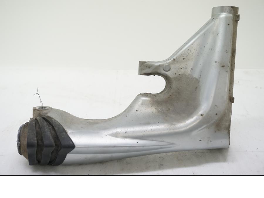 Baksidan på Sving från en BMW R 1200 GSA -2011 motorcykel.