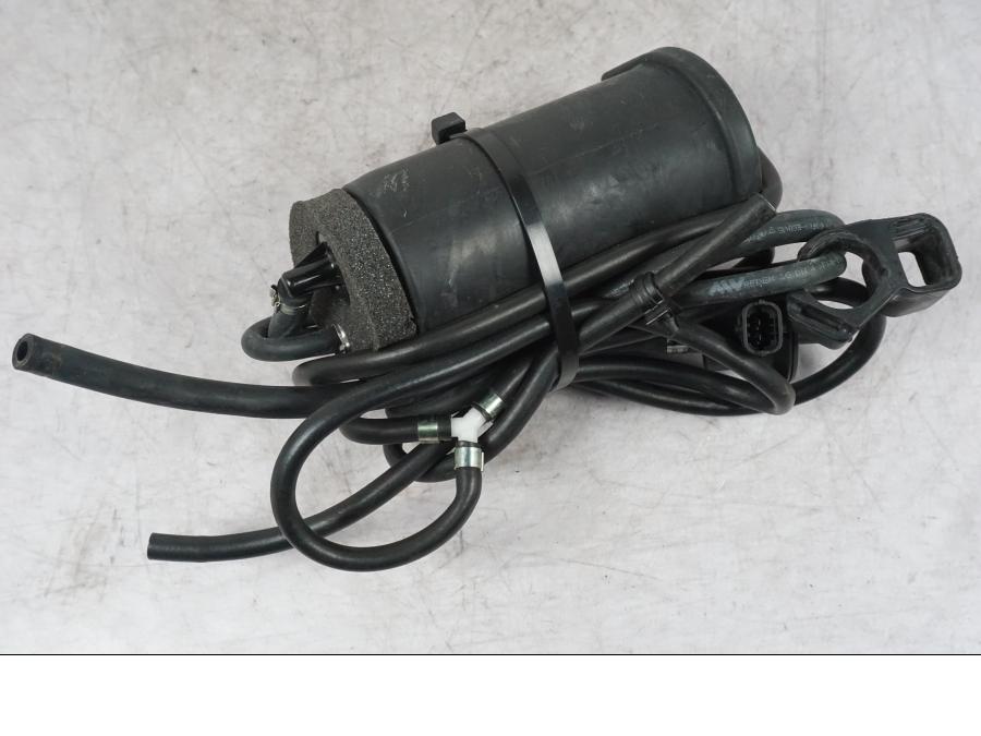 Snett uppifrån på Fuel Evap System från en Ducati Multistrada V4 -2024 motorcykel.