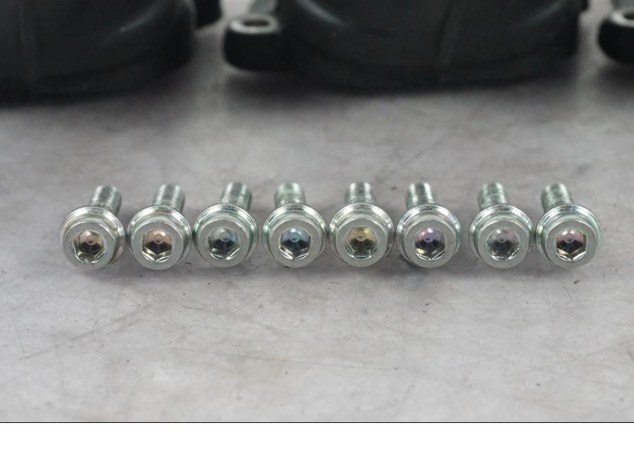 Höger sida på Insugsgummi från en Ducati Multistrada V4 -2024 motorcykel.