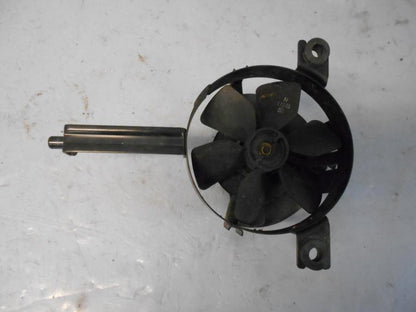 Framsidan på Vattenkylfläkt från en Suzuki GSX 1400 -2003 motorcykel.