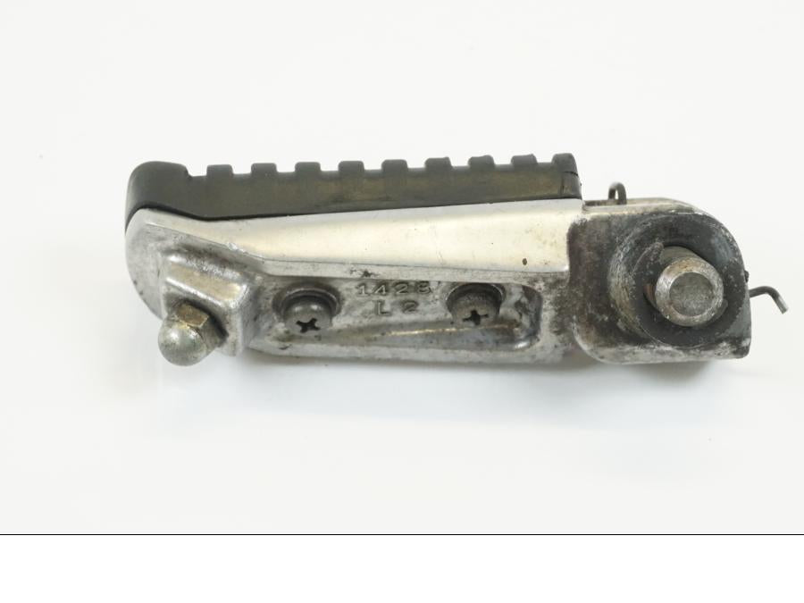 Snett nerifrån på Fotpinne från en Kawasaki ZX-12R -2000 motorcykel.