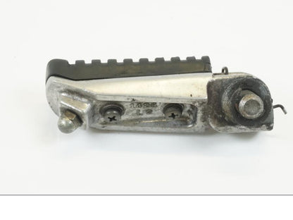 Snett nerifrån på Fotpinne från en Kawasaki ZX-12R -2000 motorcykel.