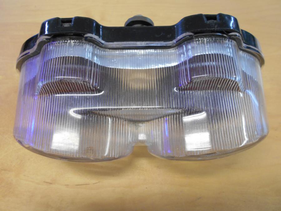 Baksidan på Baklampa från en Kawasaki ZX-9R -1998 motorcykel.