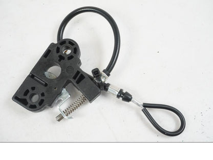 Höger sida på Sadellåsmekanism från en KTM 1290 Super Duke R EVO -2023 motorcykel.