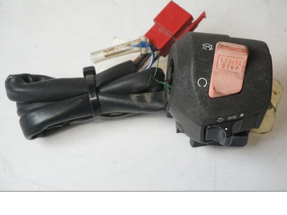 Baksidan på Styrelreglage från en Honda CB 750 SF -1999 motorcykel.