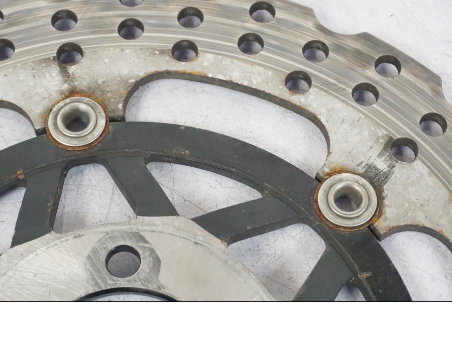 Extrabild1 på Bromsskiva från en Kawasaki ZX-12R -2000 motorcykel.