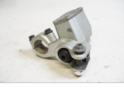 Baksidan på Bromshuvudcylinder från en Husaberg FE 450 -2012 motorcykel.