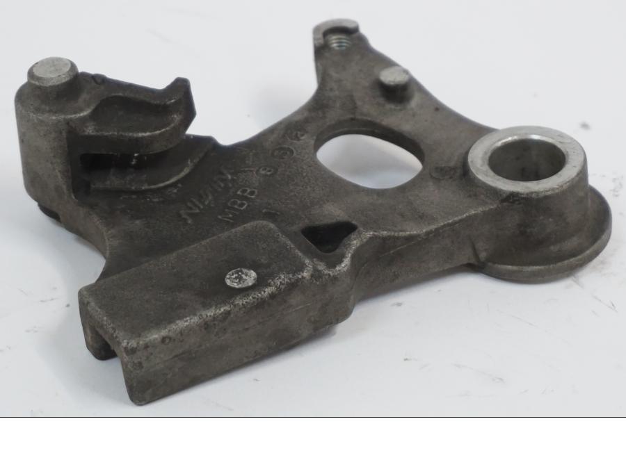 Framsidan på Bromsoksfäste från en Honda VTR 1000 F -1999 motorcykel.