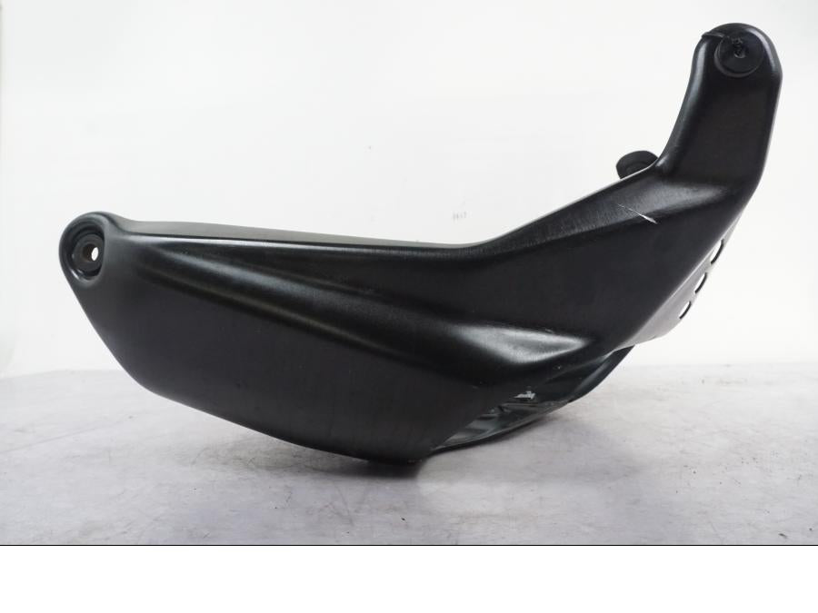 Vänster sida på Hasplåt från en Ducati Multistrada V4 -2024 motorcykel.