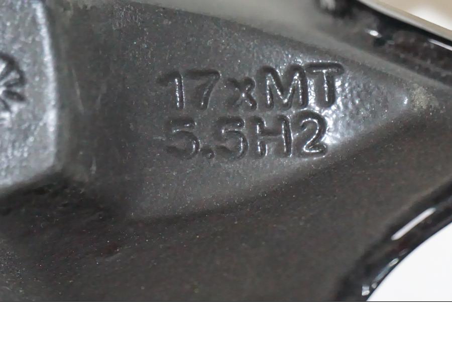 Vänster sida på Fälg från en KTM 790 Duke -2019 motorcykel.