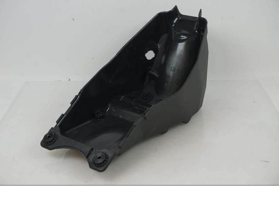 Vänster sida på Undertail från en Ducati Desert X -2022 motorcykel.