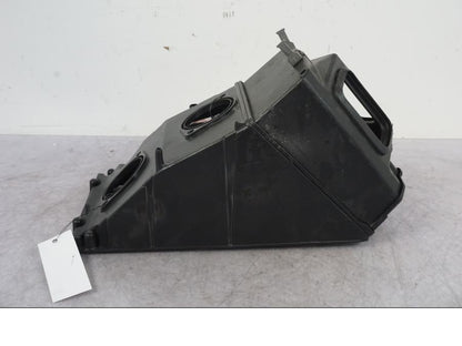 Höger sida på Luftburk från en KTM 1290 Super Adventure S -2022 motorcykel.