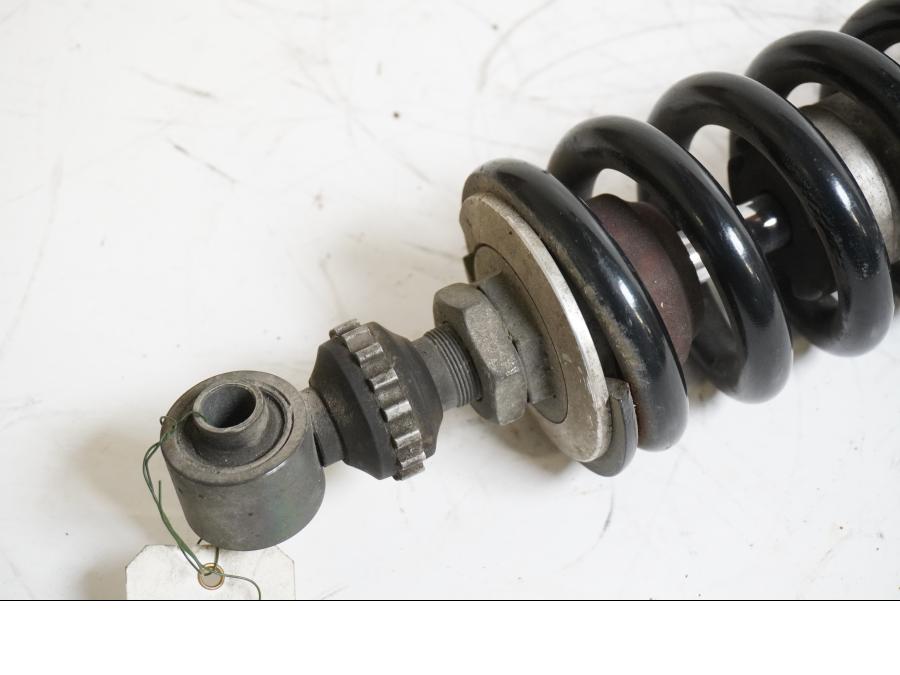 Baksidan på Stötdämpare från en Yamaha MT-01 -2005 motorcykel.