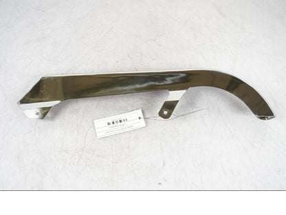 Framsidan på Kedjeskydd från en Suzuki VZ 800 -2000 motorcykel.