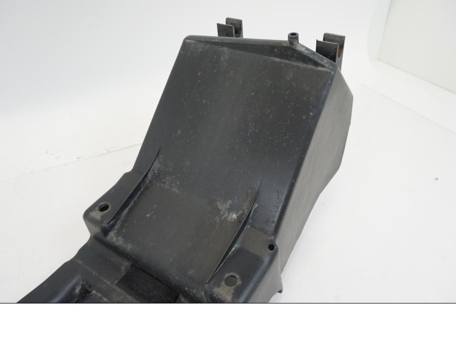 Snett uppifrån på Undertail från en Honda XL 1000 V -1999 motorcykel.