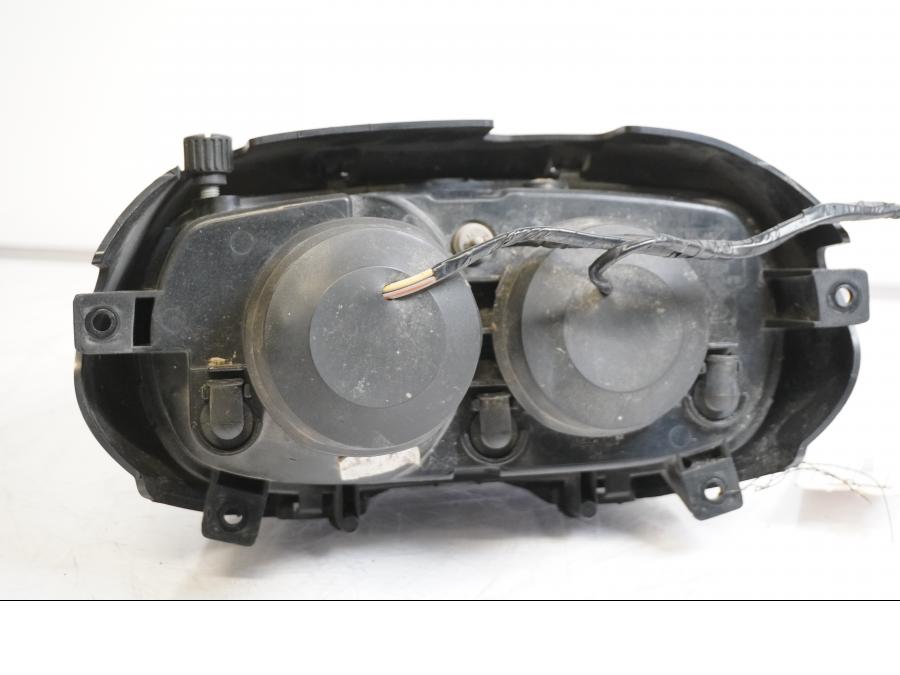 Höger sida på Strålkastare från en BMW F 650 CS -2003 motorcykel.