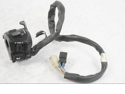 Framsidan på Styrelreglage från en Honda CBR 1000 F -1999 motorcykel.