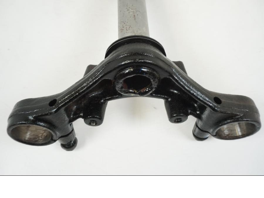 Snett uppifrån på Gaffelkrona från en Honda CBR 125 R -2006 motorcykel.