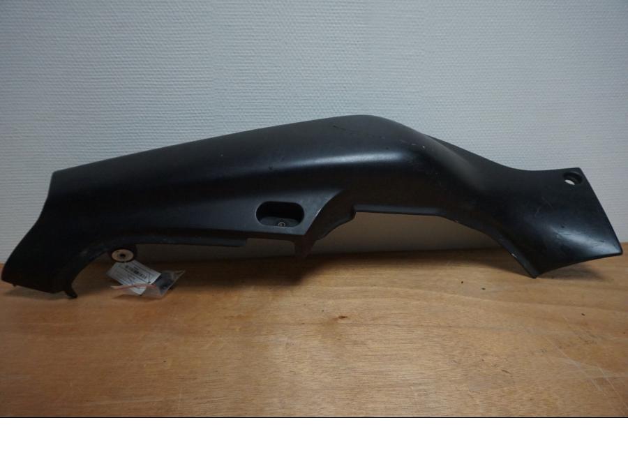 Framsidan på Bakvinge från en Suzuki GSX-R 750 -1995 motorcykel.