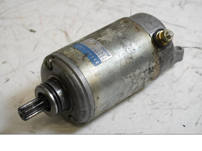 Framsidan på Startmotor från en Kawasaki ZX-9R -2000 motorcykel.