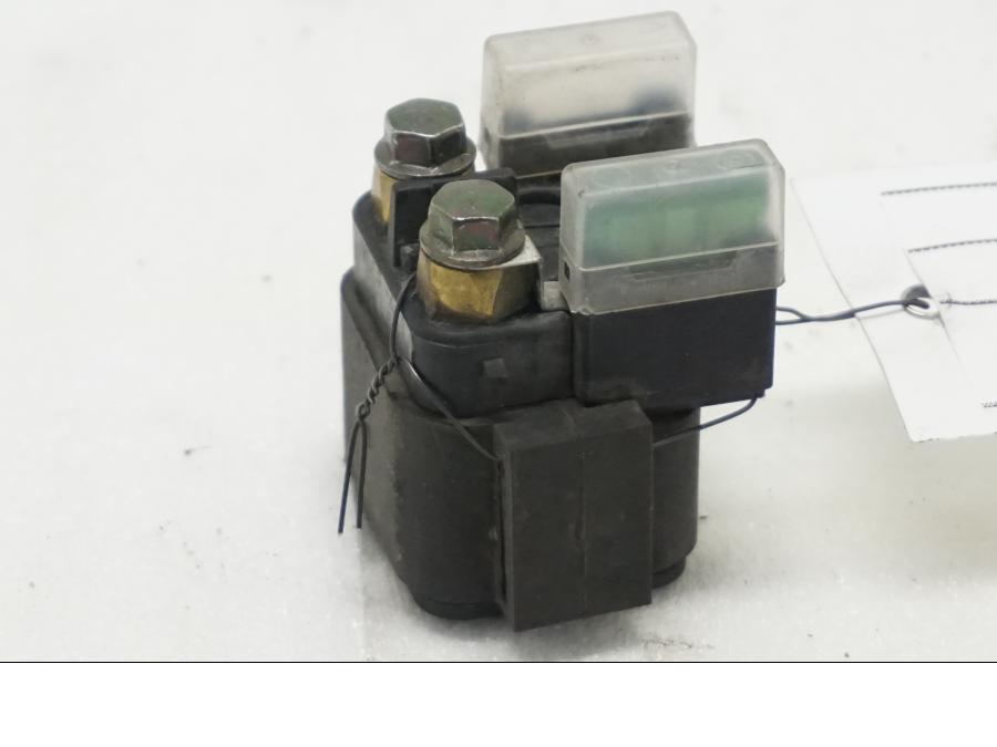 Framsidan på Startrelä från en Yamaha MT-03 -2007 motorcykel.