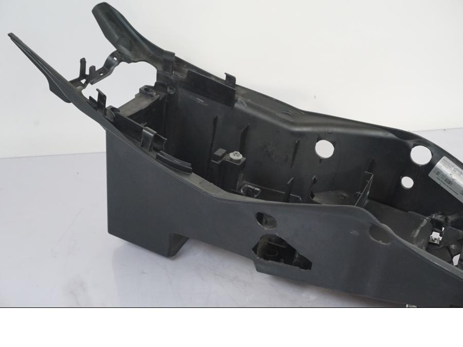 Extrabild1 på Undertail från en KTM 1290 Super Duke R -2018 motorcykel.