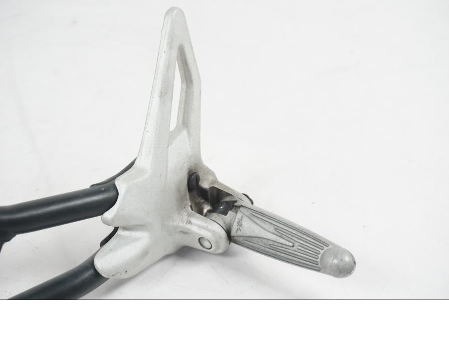 Höger sida på Fotpinne från en MV Agusta Dragster -2014 motorcykel.