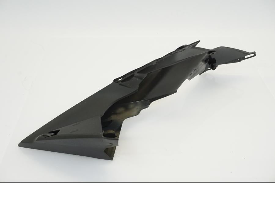 Baksidan på Kylarvinge från en KTM 1290 Super Duke -2020 motorcykel.