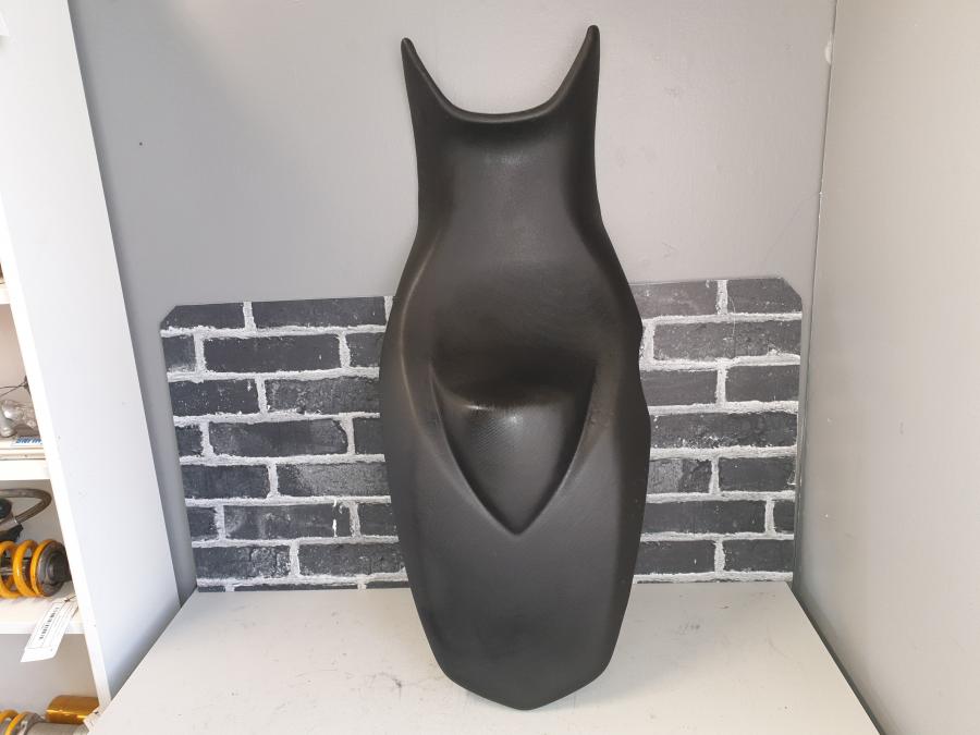 Höger sida på Sadel från en BMW F 800 S -2010 motorcykel.