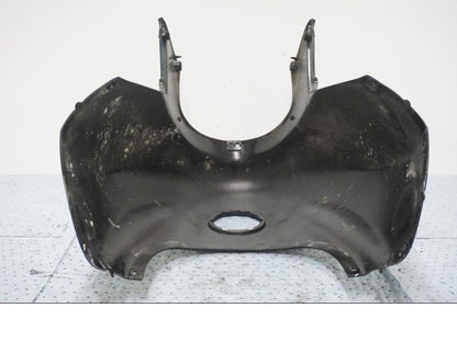 Snett uppifrån på Bensintankskåpa från en BMW F 650 -1998 motorcykel.