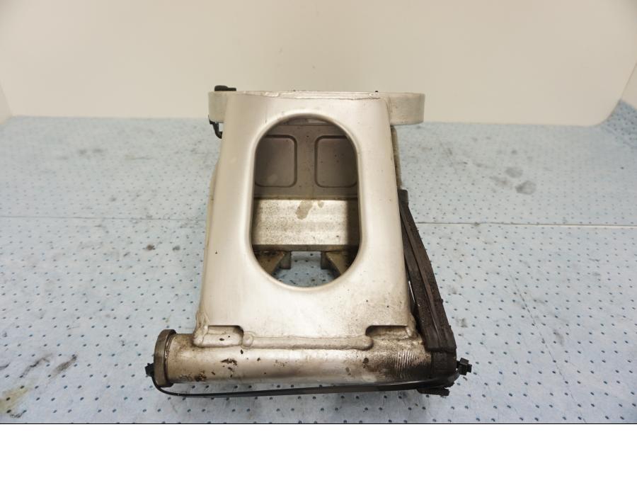 Höger sida på Sving från en Yamaha YZF 1000 R1 -2001 motorcykel.