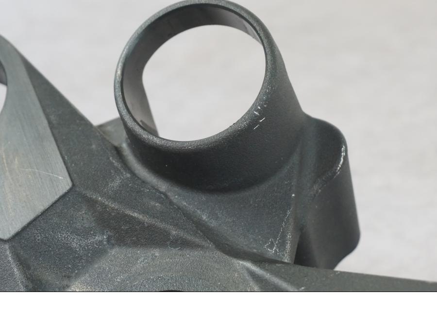 Höger sida på Gaffelkrona från en Kawasaki ZX-10R -2008 motorcykel.