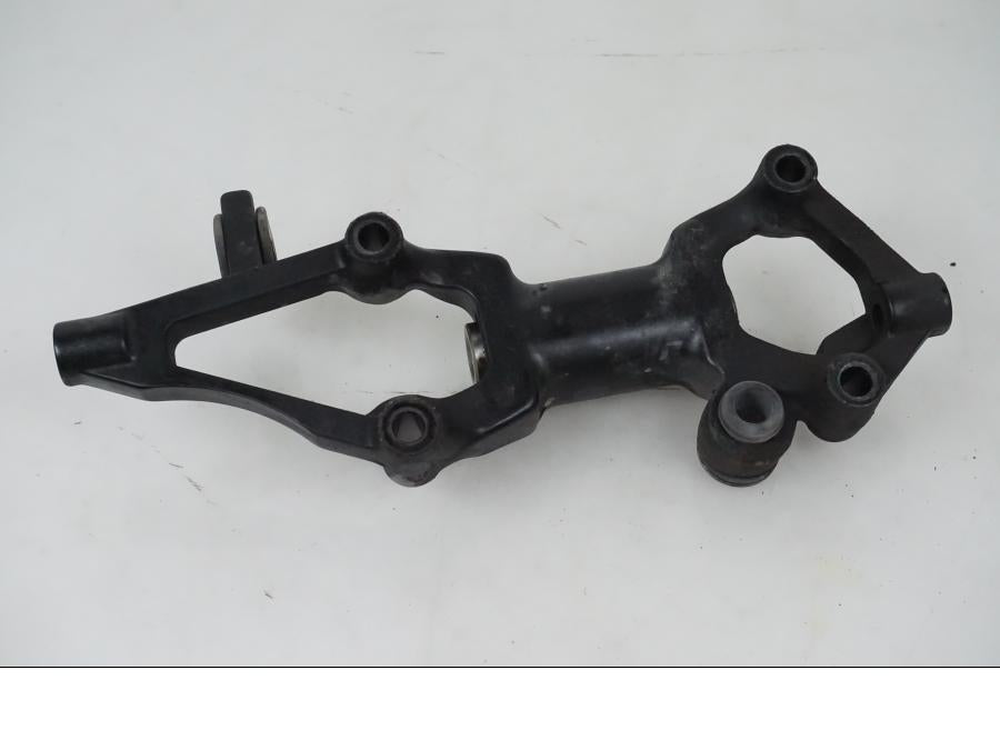 Vänster sida på Fäste från en H-D Adventure Pan America Special RA1250S -2021 motorcykel.