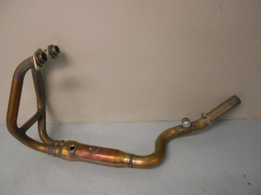 Framsidan på Grenrör från en Kawasaki Ninja 300 -2014 motorcykel.