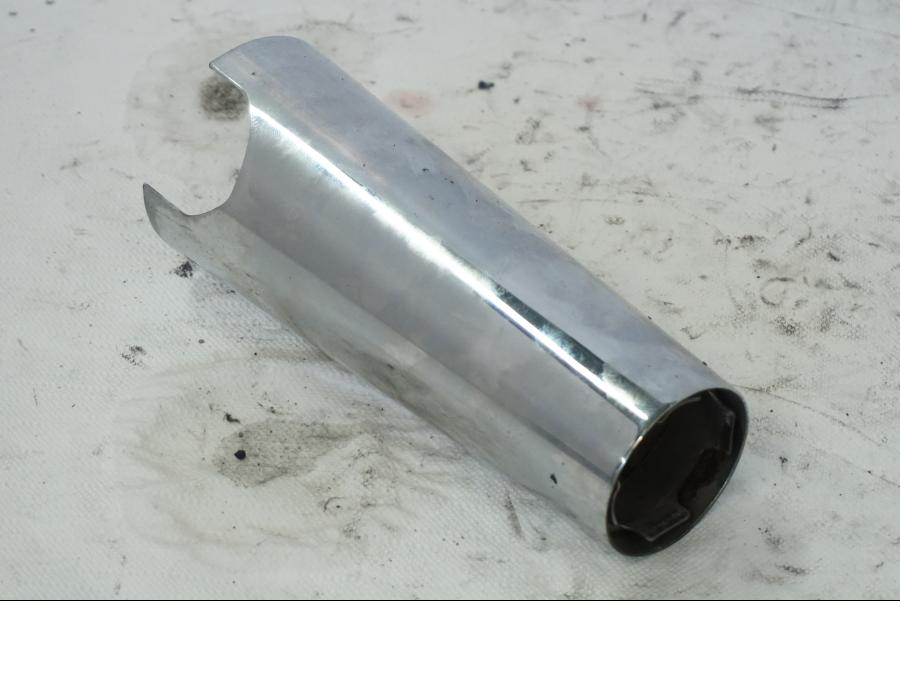 Snett nerifrån på Gaffelbensskydd från en Kawasaki VN 1500 -1996 motorcykel.