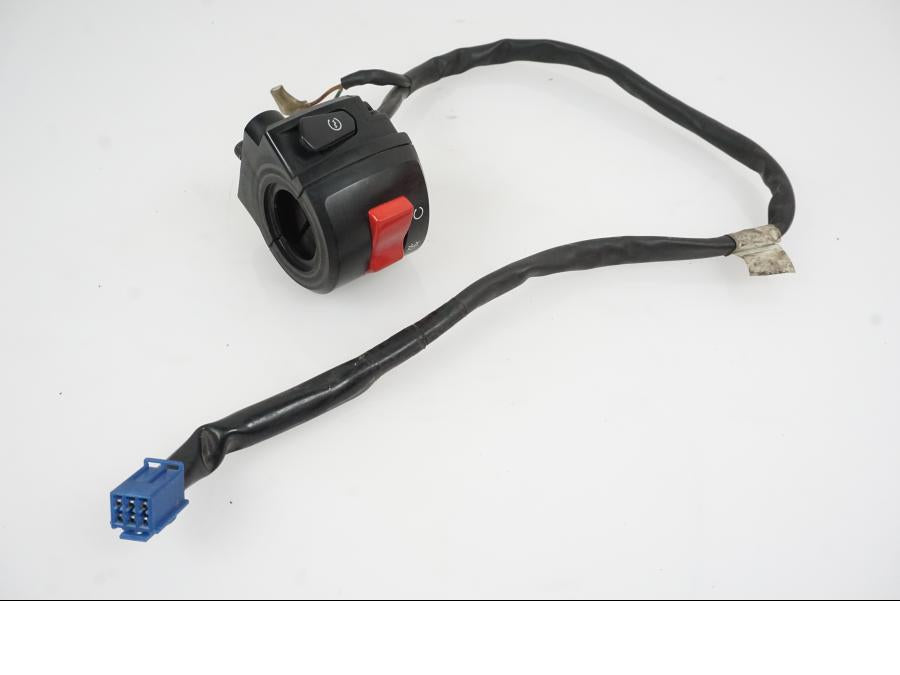 Framsidan på Styrelreglage från en Yamaha YZF R6 -2006 motorcykel.