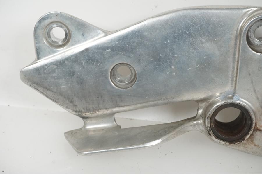 Höger sida på Fotpinnefäste från en Yamaha XJ 900 S -1997 motorcykel.