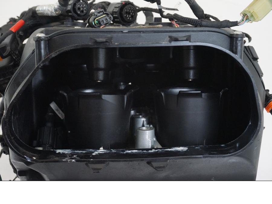 Vänster sida på Spjällhus från en Ducati Streetfighter V4 -2020 motorcykel.