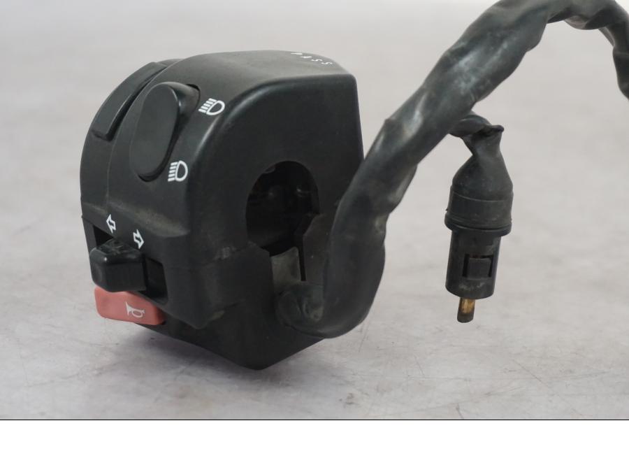 Höger sida på Styrelreglage från en Triumph Tiger -2009 motorcykel.