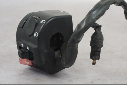 Höger sida på Styrelreglage från en Triumph Tiger -2009 motorcykel.