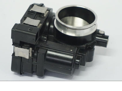 Vänster sida på Spjällhus från en BMW R 1250 GS -2022 motorcykel.