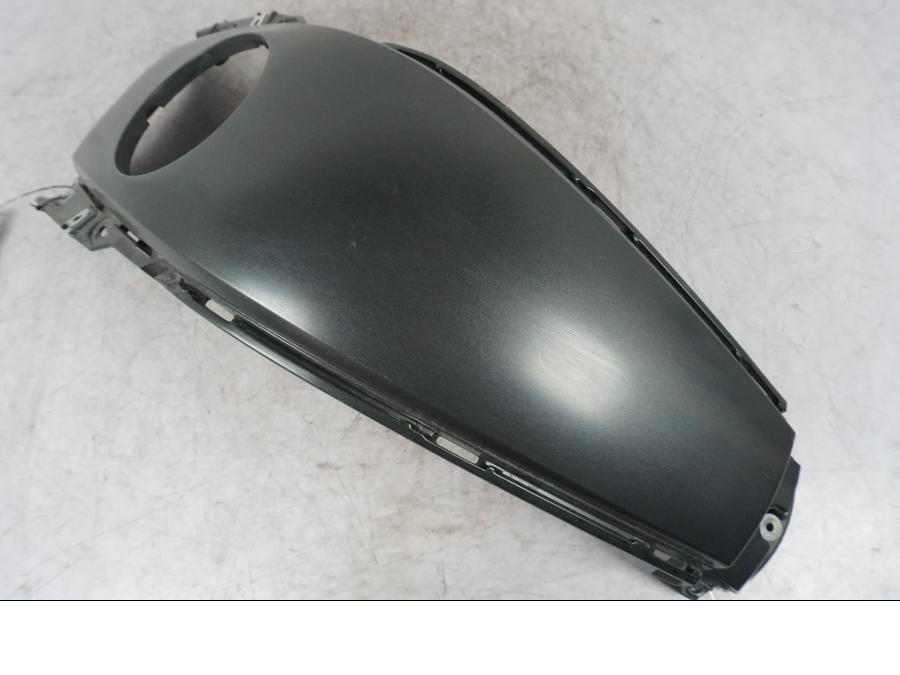 Framsidan på Bensintankskåpa från en BMW K 1600 GTL -2015 motorcykel.